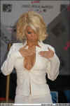 JessicaSimpson_VMAWhiteSuit_2.jpg (33990 bytes)